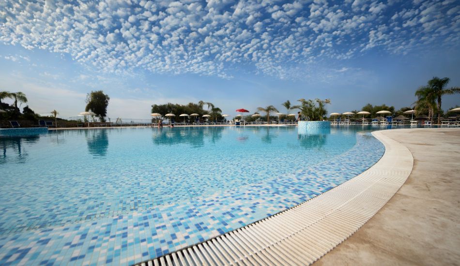 Una novità ECOSOSTENIBILE per la stagione estiva 2024 è la conversione dal cloro all’ozono nei trattamenti delle piscine del Resort